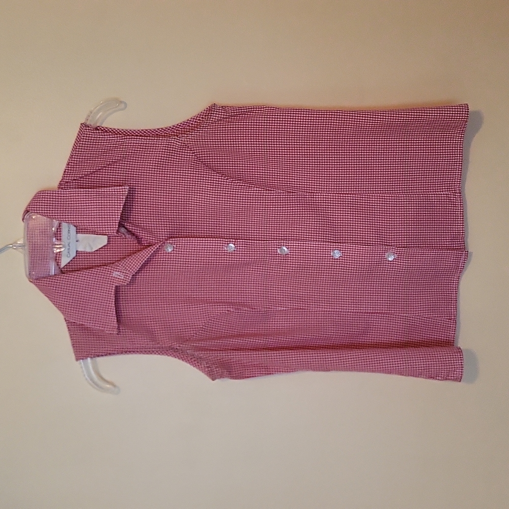 Women's sleevless blouse